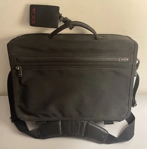 Tumi Nylon Messenger Bag Black Model 26171D4 - Picture 1 of 14