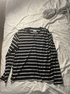 Black Size S Graphic Tee Long Sleeve 100 Percent Cotton - Picture 1 of 1