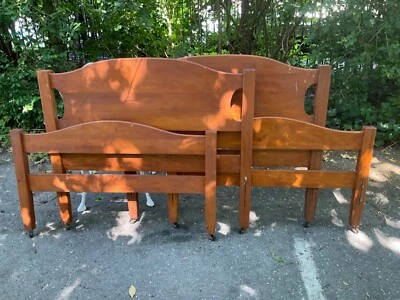 Camas dobles vintage de arce macizo un par con rieles laterales Foto 1 de 2