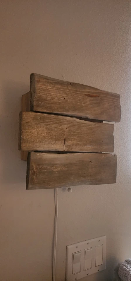 Lámpara de madera hecha a mano estilo rústico Foto 1 de 4