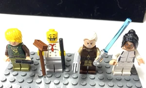 4 different Lego minifigures - Picture 1 of 2