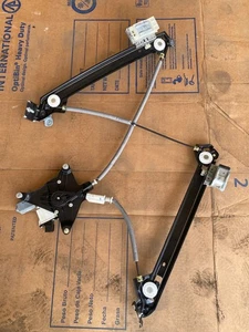 2015 - 2020 MUSTANG Right Passenger Front Door Regulator - Picture 1 of 6