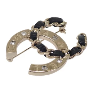 CHANEL  Brooch gold metal/leather Women - Picture 1 of 9