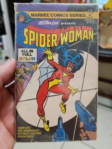 Stan Lee presents SPIDER-WOMAN Paperback, 1979, Pocket Books in color - Picture 1 of 8