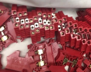 CANTIDAD 25 PIEZAS NUEVO MORSETTITALIA 43400-RD EURO 4 BLOQUES DE TERMINALES ROJO 43400RD NNB - Imagen 1 de 9