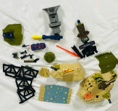 Hasbro Micro Machines Military : Battle Zones Checkpoint Bridge, 1999 Spares - Image 1 of 4