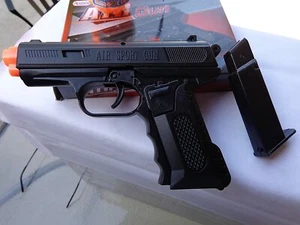 Airsoft Plastic Spring Powered Pistol Uses .12gram Plastic BBs - Black - Picture 1 of 2