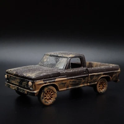 1970 Ford F100 Piccolo Letto Pick-Up Camion Fuoristrada Muddy 1:64 Modello Auto - Immagine 1 di 4