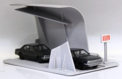 43101ss Fleischmann HO 1:87 terminal auto con 2 auto a corredo - Immagine 1 di 3