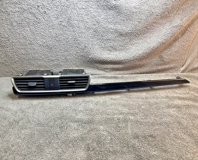 Interruptor de peligro del panel de ventilación del tablero de aire acondicionado central delantero Mazda 3 2014-2018 OEM Foto 1 de 4