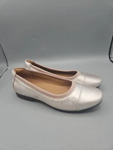 Clarks Un Darcey Cap2 Womens 7.5M Slip On Platinum Blush Pink Leather Flats Shoe - Picture 1 of 11