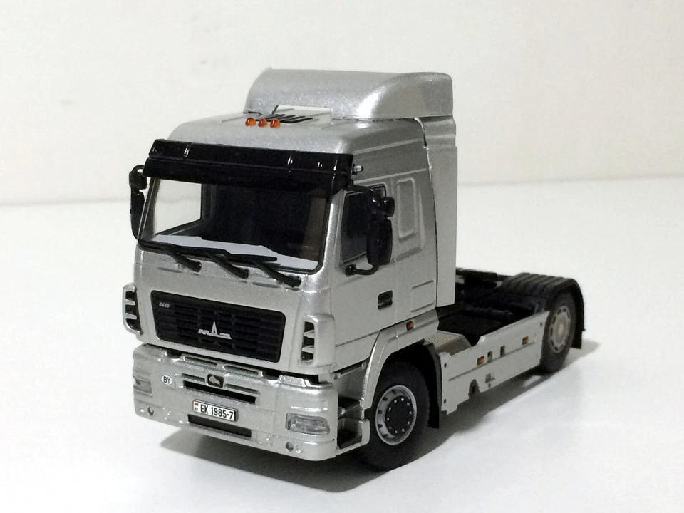 MAZ 5440 4x2 en plata, modelos de camiones WSI 04-1121 - Imagen 1 de 4