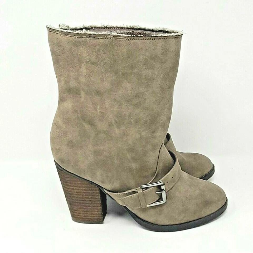 Botas de tacón Naughty Monkey de cuero sintético tostado con correa y hebilla para mujer 7,5 m Foto 1 de 4