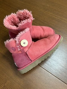 ❤️ UGG MINI BAILEY BUTTON Wildleder Lammfell gefüttert Rose Rosa Stiefel Gr. 8 EU39 *EUC! - Bild 1 von 10