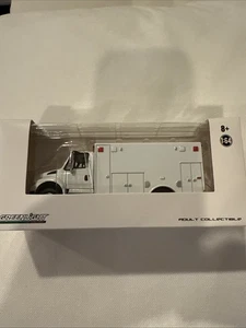 Greenlight 1:64 International Durastar White Blank Ambulance - Picture 1 of 3