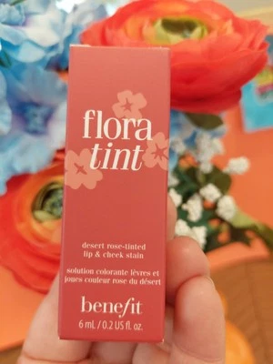 Mancha labial/bochecha Benefit "Flora Tint" 6,0 ml/0,2 oz tamanho de viagem nova na caixa Ret. Preço US$ 26 - Imagem 1 de 4