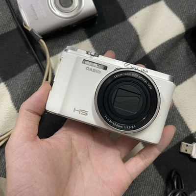 Casio EX-ZR1000 Digital Camera 16.1 MP 12.5x Optical Zoom Built-in Wi-Fi White - Image 1 of 4