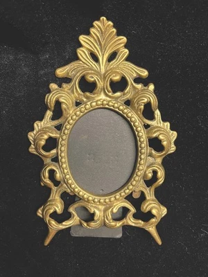 复古重黄铜 7.5 英寸立式 OVAL 图片框架 带 BAROQUE LEAF 风格 EASEL 背面 — 第 1/4 张图片