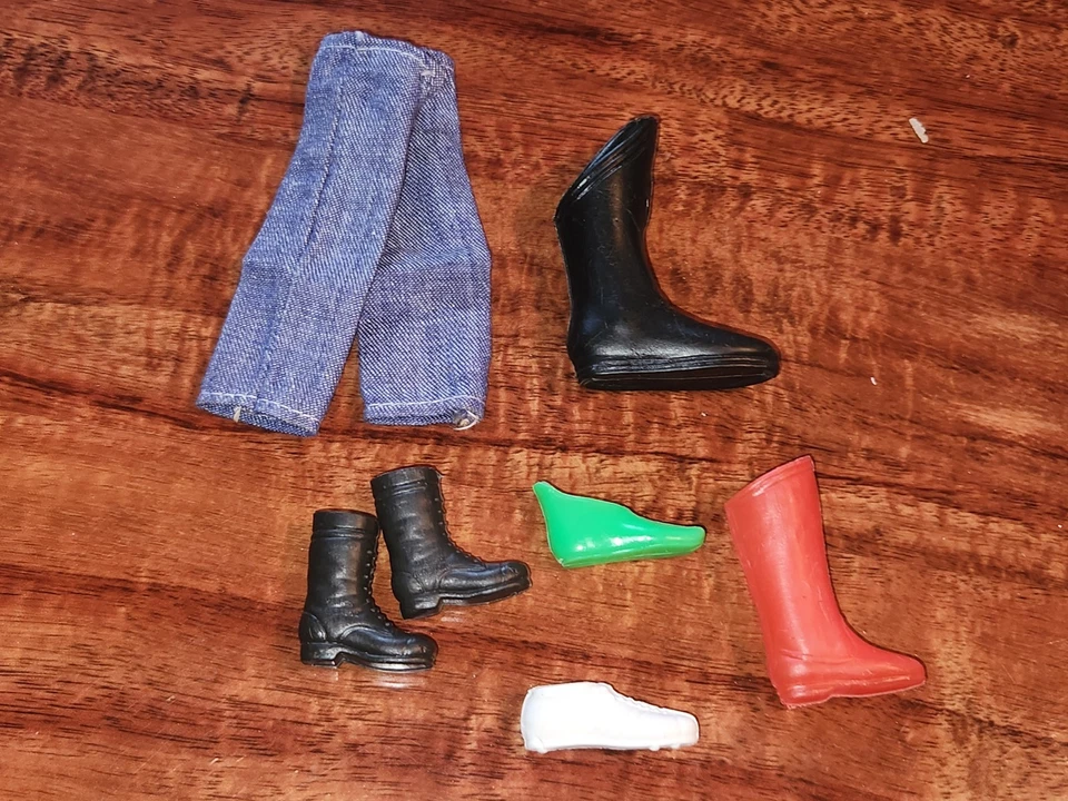 Lote de accesorios de figura de acción Mego años 70 botas zapatos pantalones  Foto 1 de 1