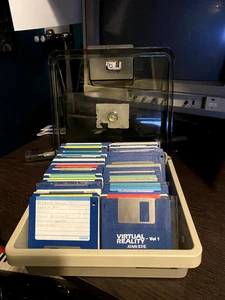 Lot de 88 disques pour ordinateur ATARI ST en boite disque - Jeux, applications, démos - Photo 1/8