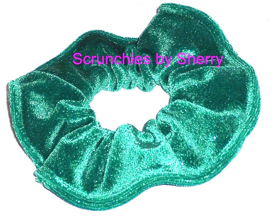 Corbata de terciopelo brillante para cabello Scrunchie Scrunchie de Sherry Foto 1 de 1