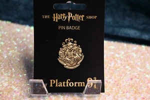 The Harry Potter Shop Pin Badge at Platform 9 3/4 Hogwarts - Picture 1 of 2