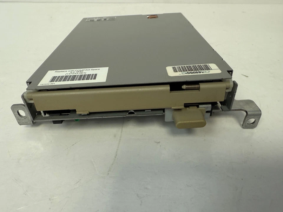 COMPAQ 147243-001 3.5 1.44MB FLOPPY DRIVE DESKPRO PROLINEA Citizen OSDE-13H-U — 第 1/4 张图片