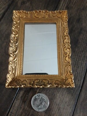 Espejo victoriano casa miniatura vintage en marco. Foto 1 de 4