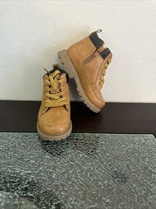 Carters 8 Youth Tan Trail Boots/Shoes Msrp $50 - Picture 1 of 5