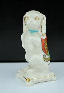 Northampton Crested China Spaniel Dog Begging on a Cushion - Picture 1 of 4