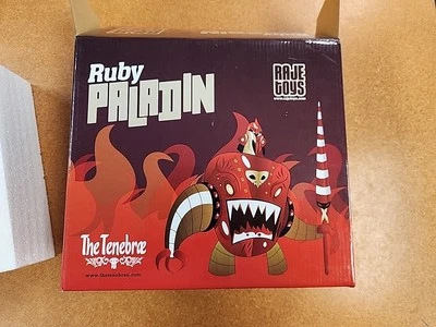 The Tenebrae Ruby Paladin AP 50 vinilo arte juguete juguetes Raje 2010 Patricio Oliver  Foto 1 de 4