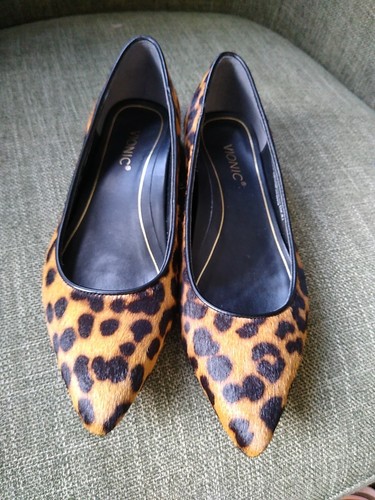 Vionic donna quarzo Lena balletto a punta piatto pelliccia leopardata taglia 5