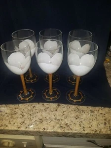 6 HANDBEMALTE BLUMEN handbemaltes Weinglas mit Goldstiel 3" Durchmesser 8" hoch 11 Unzen - Bild 1 von 6