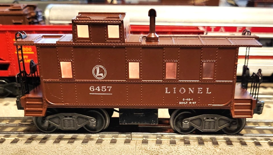 Lionel 6457 CABOOSE IN GOOD ORIGINAL CONDITION! IN OB, IT LIGHTS UP WELL! - Image 1 of 4