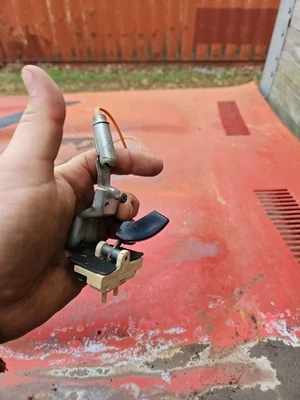 Interruptor Mopar Dodge Plymouth Air Grabber 1971-1972 roadrunner GTX RT Superbee Foto 1 de 4