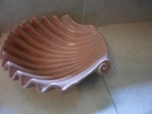 Vintage Red Wing Pottery 1567 salmon color Ribbed Shell Shaped Ceramic Bowl - Picture 1 of 3