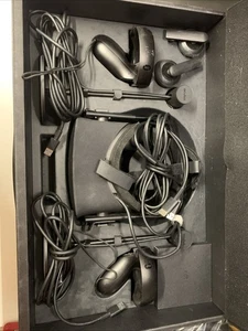 Oculus Rift C4-A VR Virtual Reality Headset System 2 Sensors 2 Controllers & Box - Picture 1 of 4