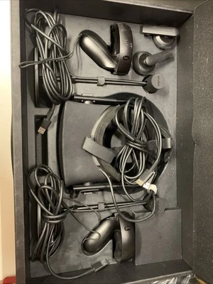 Oculus Rift C4-A VR Virtual Reality Headset System 2 Sensors 2 Controllers & Box - Image 1 of 4