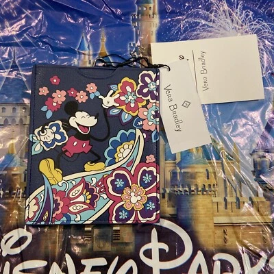 Cartera pasaporte Vera Bradley Disney SENSATIONAL SIX PAISLEY Mickey Minnie Mouse  Foto 1 de 2