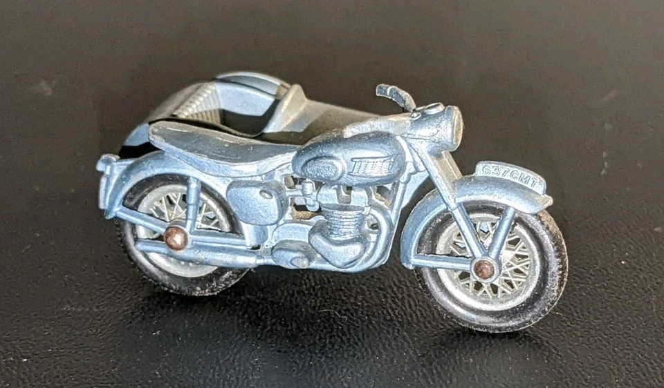 Matchbox  Triumph  T110  motorcycle with sidecar  No.4 - Image 1 of 4