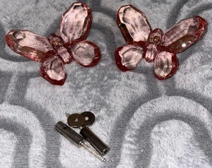 Acabados de barra de cortina de mariposa de cristal rosa Pottery Barn Kids 2 piezas - Imagen 1 de 6