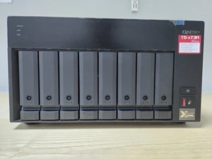 QNAP TS-873A NAS V1500B 40GB RAM & 2TB Samsung 970 EVO Plus NVMe M.2 SSD Cache - Photo 1/13