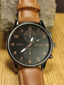 Herren moderne elegante Armbanduhr im Retro Design NEU und  ungetragen - Picture 1 of 8