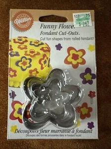 Wilton Funny Flower Cut Outs 3 Fondant Cutters Graduated Sizes New in Package - Picture 1 of 2