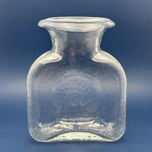 Botella de agua transparente de doble boquilla con acabado martillado - Imagen 1 de 2