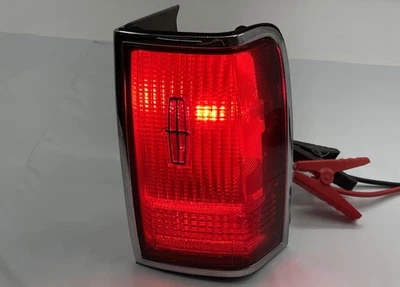 Lincoln Town Car 1994-1996 lámpara de luz trasera lateral para pasajeros diestro OEM Foto 1 de 4