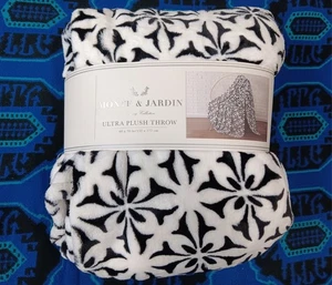 Monte & Jardin Luxury Collection Ultra Plush Throw Blanket 60 x 70 In  NEW - Picture 1 of 3