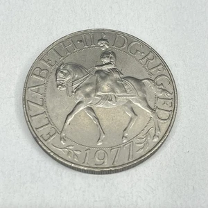 1977 Queen Elizabeth II Silver Jubilee Crown Coin – UK Commemorative Collectable - Picture 1 of 3