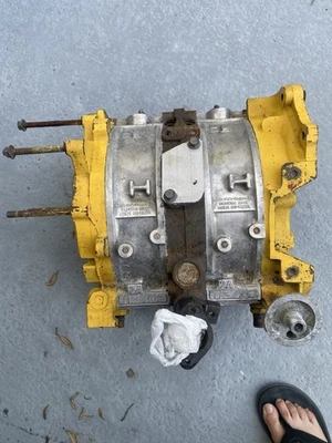 79 80 81 82 83 84 85 Mazda RX-7 FB 12A Motor 5 piezas Placa de hierro Delantera Centro Trasera Foto 1 de 4