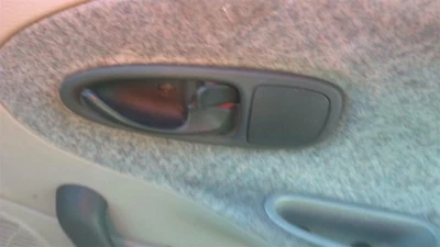 SATURN SW 1997 Door Handle Interior 31059344 Foto 1 de 4